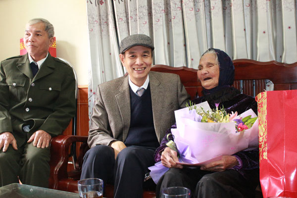 Phó Bí thư Thành ủy Đào Đức Toàn thăm và chúc Tết các gia đình chính sách tại huyện Sóc Sơn - Ảnh 2