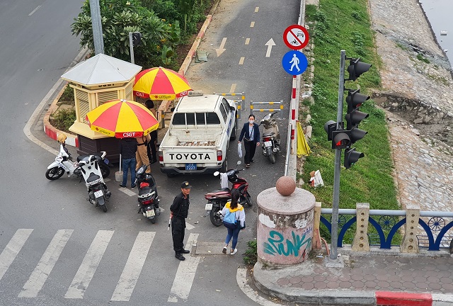 Chốt cảnh sát gây cản trở giao thông - Ảnh 1