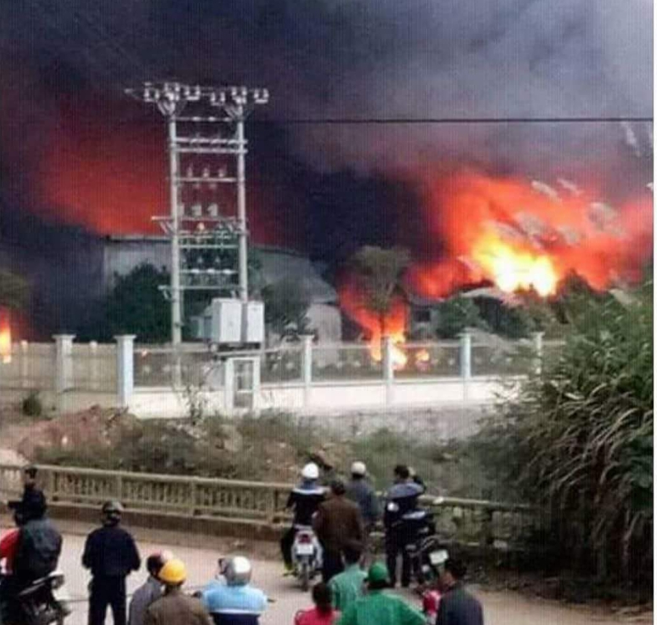 Cháy dữ dội tại Nhà máy bánh kẹo Tràng An ở Thanh Hóa - Ảnh 2