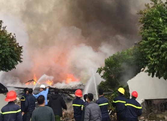 Cháy dữ dội tại Nhà máy bánh kẹo Tràng An ở Thanh Hóa - Ảnh 3