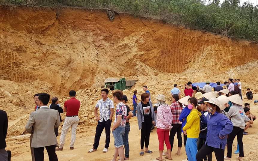 Hà Nội: Sập mỏ đất khai thác trái phép ở Quốc Oai, 1 người tử vong - Ảnh 1