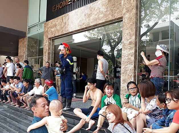 Cháy chung cư cao 27 tầng ở Đà Nẵng, cư dân hoảng loạn bỏ chạy - Ảnh 2