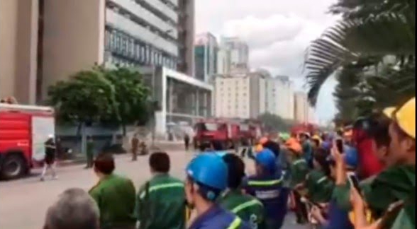 Hà Nội: Cháy lớn tại tòa nhà đang hoàn thiện trên phố Dương Đình Nghệ - Ảnh 3