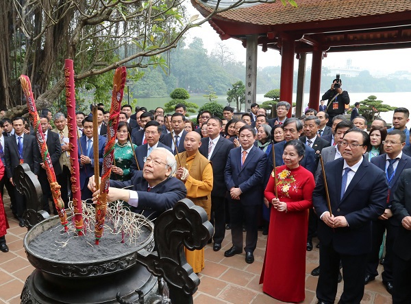 Tổng Bí thư, Chủ tịch nước cùng kiều bào thả cá chép - Ảnh 2