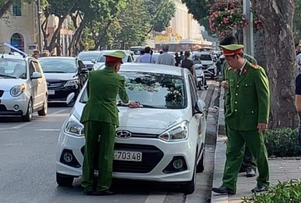 Mạnh tay xử lý hàng loạt điểm trông xe “chặt chém” ở Hà Nội - Ảnh 3