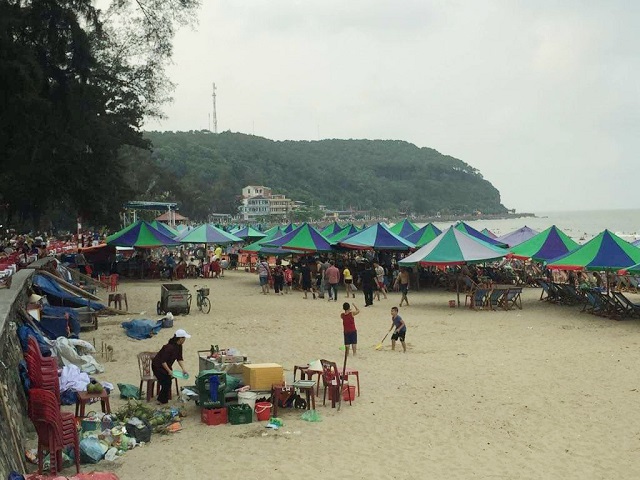 Đồ Sơn, Hải Phòng: Tái diễn tình trạng chặt chém, xuất hiện nhiều hình ảnh phản cảm - Ảnh 3