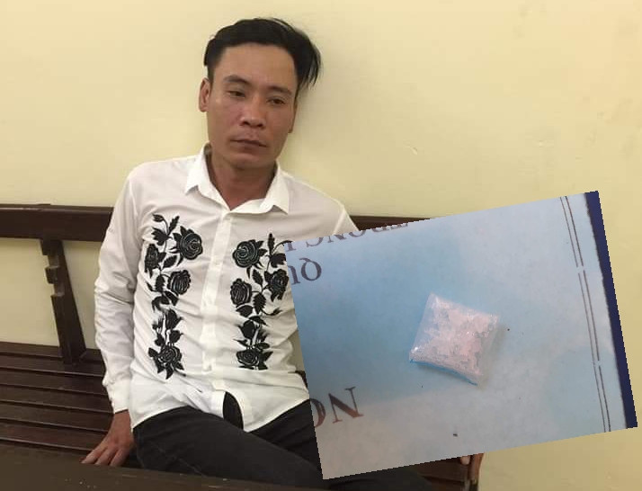 Hà Nội: Nam thanh niên "dạo phố" mang theo ma túy bị cảnh sát bắt giữ - Ảnh 1