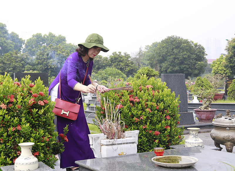 Lãnh đạo Đảng, Nhà nước và TP Hà Nội dâng hương tưởng niệm các anh hùng, liệt sỹ - Ảnh 9