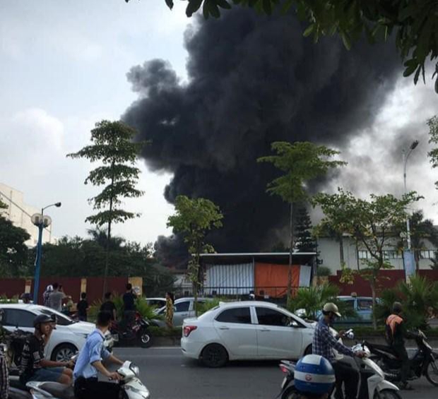 Hà Nội: Cháy dữ dội tại Khu Công nghiệp Sài Đồng - Ảnh 1