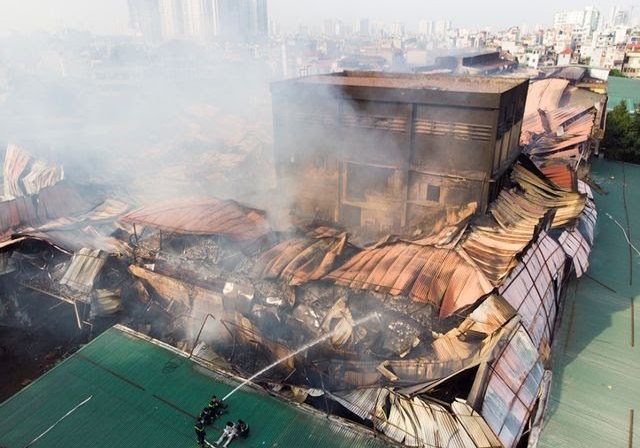 Những hình ảnh tan hoang sau cháy tại Công ty Bóng đèn phích nước Rạng Đông - Ảnh 1