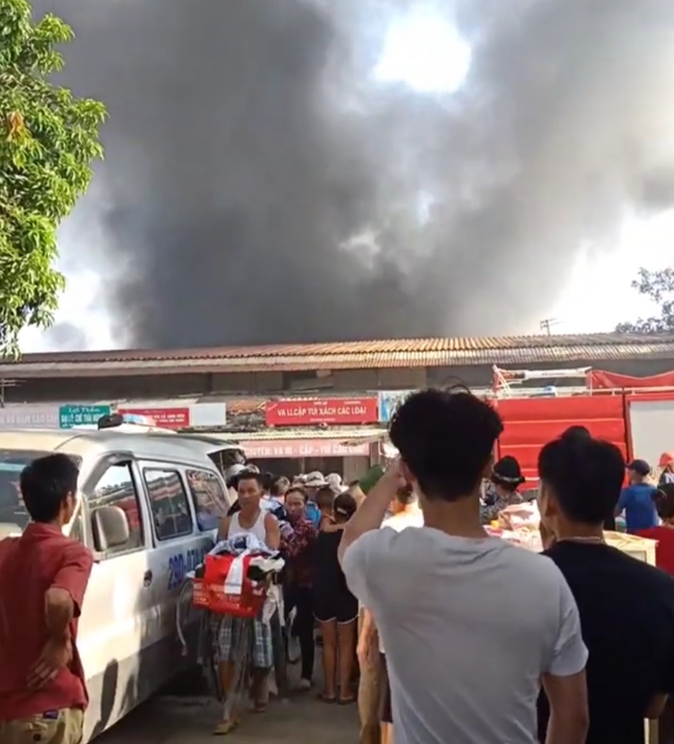 Hà Nội: Cháy lớn tại chợ Tó, huyện Đông Anh - Ảnh 4