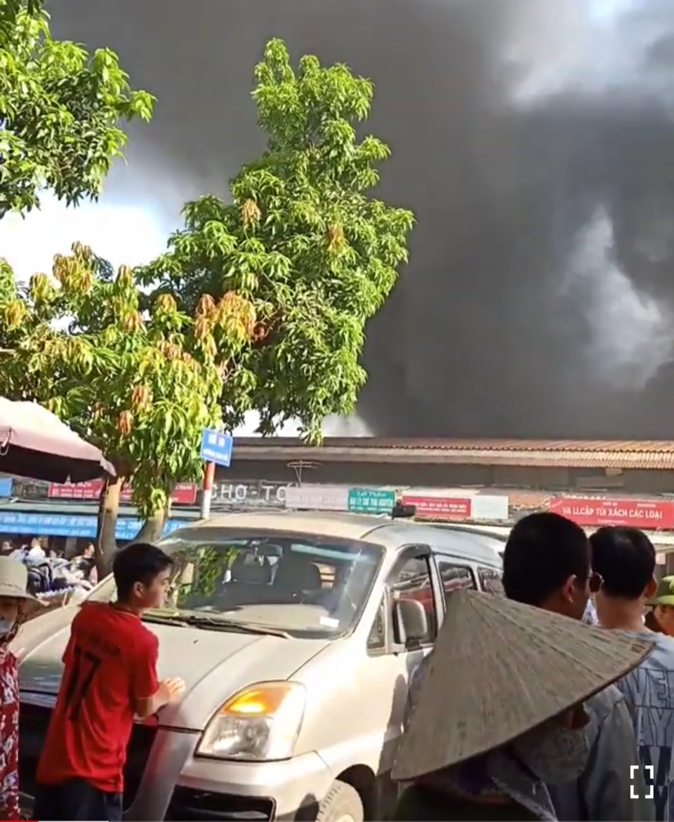 Hà Nội: Cháy lớn tại chợ Tó, huyện Đông Anh - Ảnh 3
