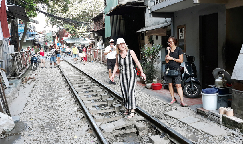 Hà Nội: Giải tán cà phê đường sắt nơi làm, nơi thờ ơ - Ảnh 7