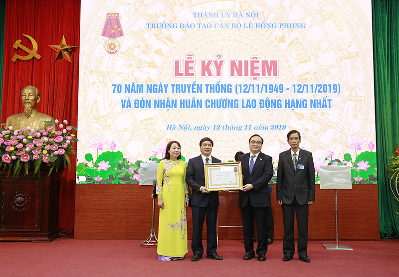 Trường Đào tạo cán bộ Lê Hồng Phong đón nhận Huân chương Lao động hạng Nhất - Ảnh 2