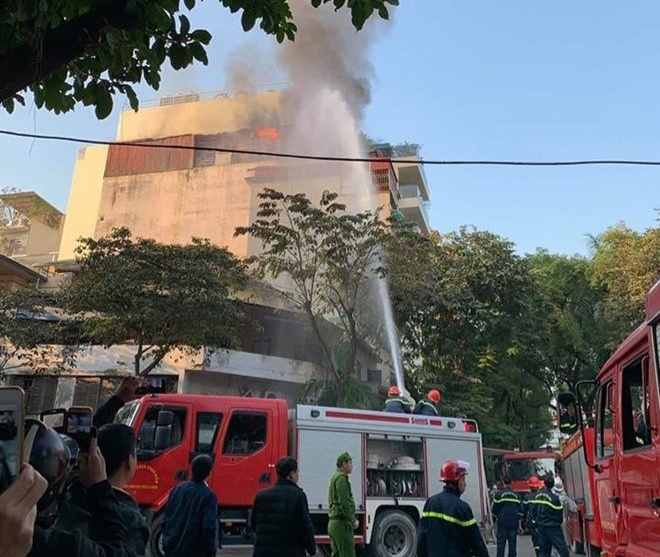 Hà Nội: Cháy lớn ở quán karaoke Nhất Thống trên phố Thi Sách - Ảnh 4