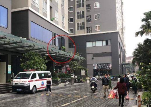Hà Nội: Bé gái 4 tuổi rơi từ tầng 25 chung cư Star Tower - Ảnh 1