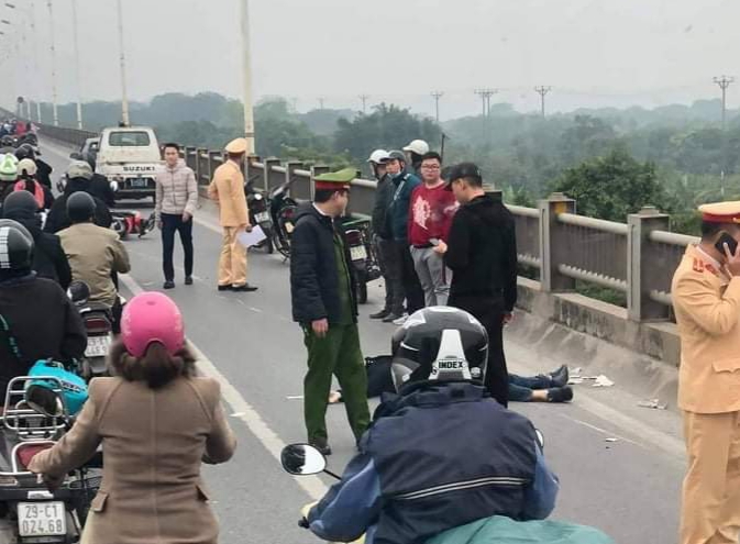 Hà Nội: Phát hiện người đàn ông tử vong trên cầu Vĩnh Tuy - Ảnh 1