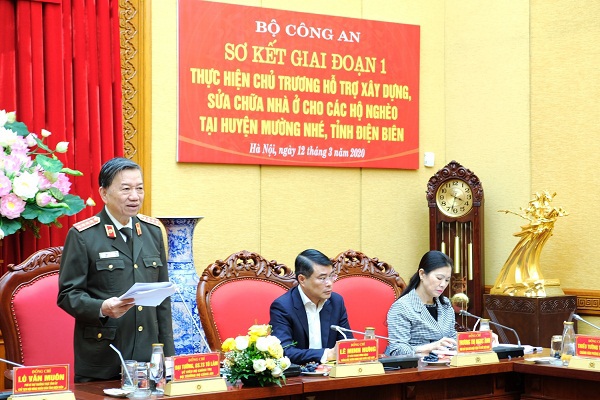 Vietcombank trao 10 tỷ đồng hỗ trợ kinh phí xây dựng, sửa chữa nhà tại huyện Mường Nhé - Ảnh 1