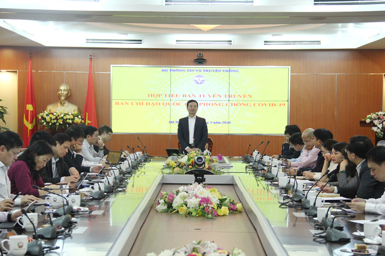 Bộ trưởng Nguyễn Mạnh Hùng: Báo chí cần tạo niềm tin cho xã hội trong dịch Covid-19 - Ảnh 1
