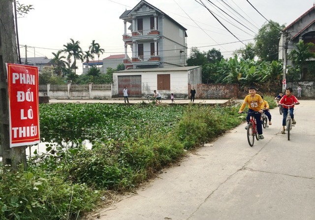 Huyện Mê Linh: Nhiều phụ huynh vẫn bắt con em phải nghỉ học - Ảnh 1