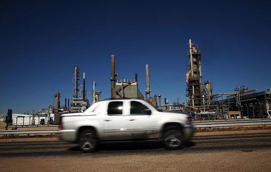Giá dầu quay đầu giảm trước khi Mỹ công bố dữ liệu dầu thô - Ảnh 1