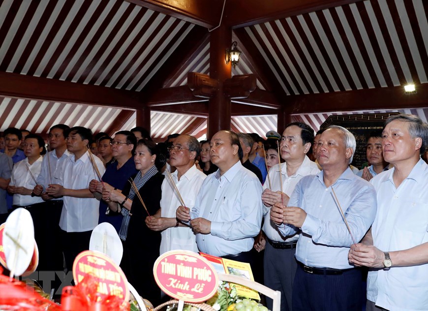 Thủ tướng, Chủ tịch Quốc hội dâng hương tưởng nhớ Chủ tịch Hồ Chí Minh - Ảnh 2