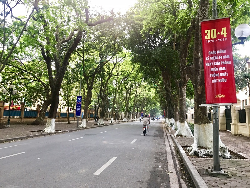 Chùm ảnh: Đường phố Hà Nội thông thoáng trong dịp nghỉ lễ - Ảnh 7