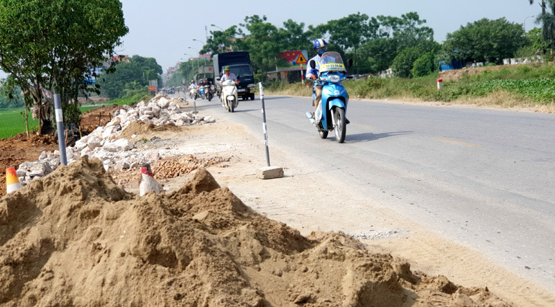 Tại huyện Thanh Oai: Thi công nâng cấp Quốc lộ 21B gây mất an toàn giao thông - Ảnh 5