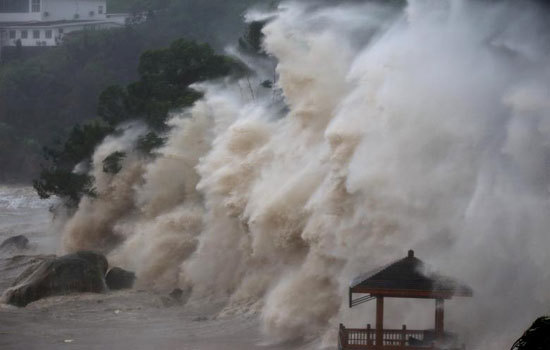 Chùm ảnh siêu bão Maria càn quét Trung Quốc - Ảnh 1