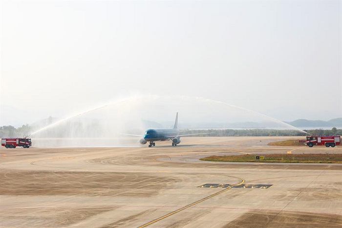 Sân bay quốc tế Vân Đồn đón chuyến bay đầu tiên từ đường bay Nhật Bản - Ảnh 1