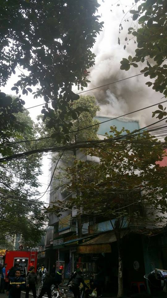 Hà Nội: Cháy lớn trên phố Lạc Nghiệp, quận Hai Bà Trưng - Ảnh 3