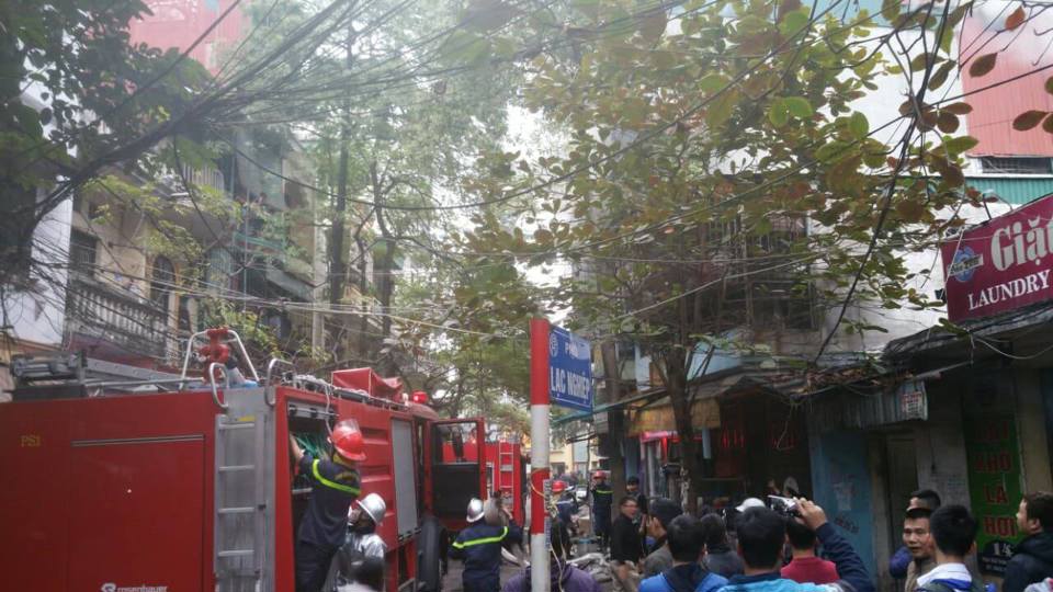 Hà Nội: Cháy lớn trên phố Lạc Nghiệp, quận Hai Bà Trưng - Ảnh 6
