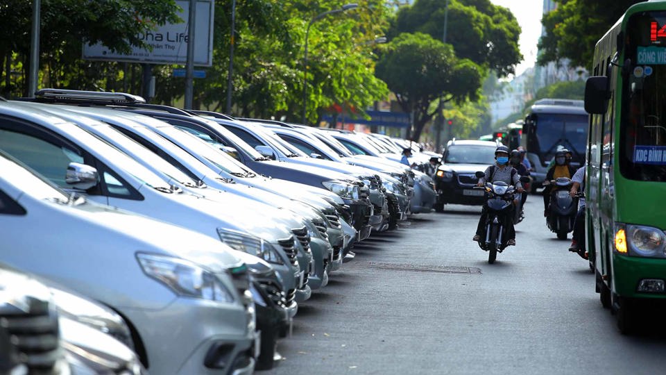 TP Hồ Chí Minh: Thay đổi lực lượng thu phí đậu xe dưới lòng đường - Ảnh 1