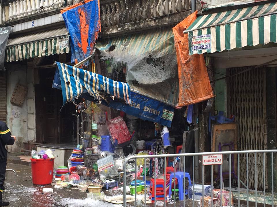 Hà Nội: Cháy dữ dội tại ngôi nhà 4 tầng trên phố Bạch Mai - Ảnh 4