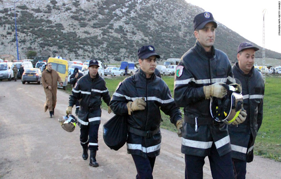 Hiện trường vụ tai nạn máy bay thảm khốc ở Algeria - Ảnh 5