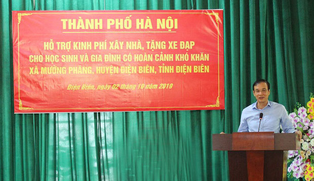Phó Bí thư Thành ủy Hà Nội Đào Đức Toàn thăm, tặng quà tại Điện Biên - Ảnh 1