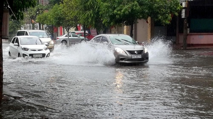 Nghệ An, Hà Tĩnh: Nhiều địa phương có nguy cơ bị cô lập do mưa lớn kéo dài - Ảnh 1
