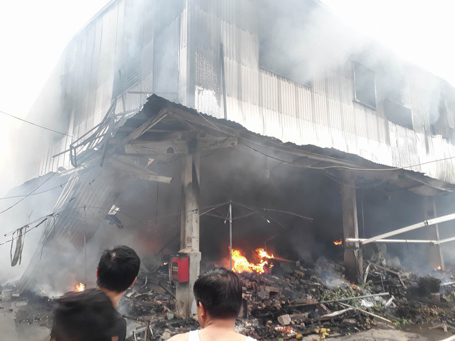 Hà Nội: Cháy lớn ở khu chợ Thanh Liệt, khói lửa bốc ngút trời - Ảnh 4