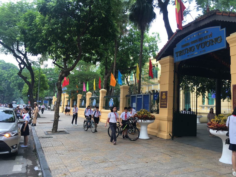 Hà Nội: Giao thông thuận lợi trong ngày khai trường - Ảnh 4