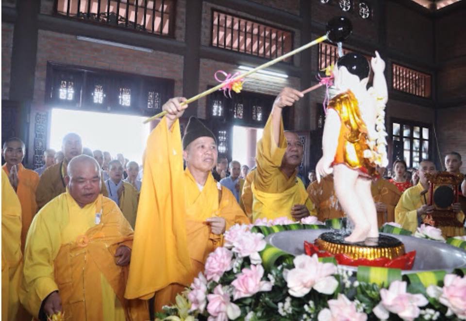 Lễ tắm Phật và rước hơn 400 xe hoa mừng Đại lễ Vesak 2019 - Ảnh 1