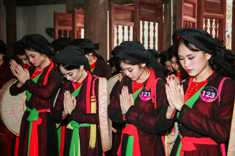 Thí sinh “Người đẹp Kinh Bắc” hào hứng trải nghiệm văn hóa quan họ - Ảnh 6