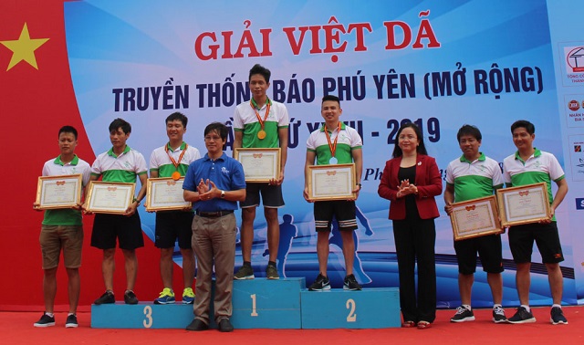 Gần 260 phóng viên, vận động viên tham gia Giải Việt dã truyền thống Báo Phú Yên năm 2019 - Ảnh 2