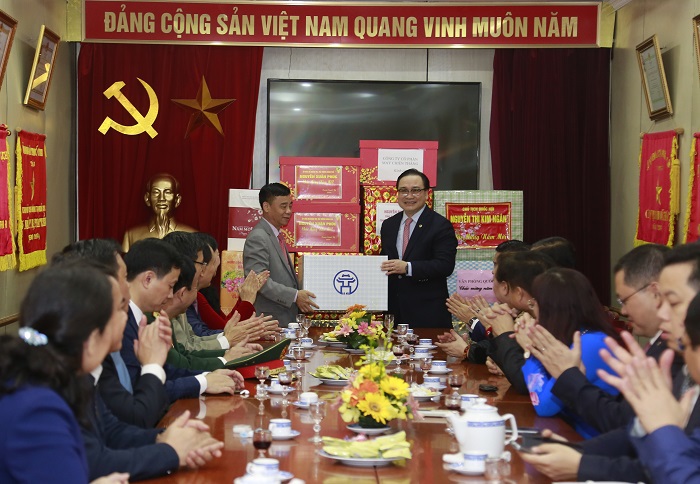 Lãnh đạo thành phố Hà Nội dâng hương tưởng nhớ các vị liệt tổ, liệt tông và Chủ tịch Hồ Chí Minh - Ảnh 6