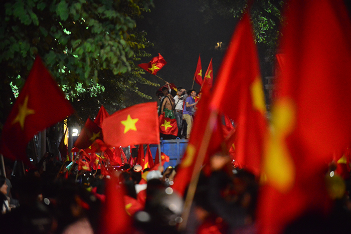 Hà Nội tràn ngập sắc đỏ sau kỳ tích lịch sử của U23 Việt Nam - Ảnh 19