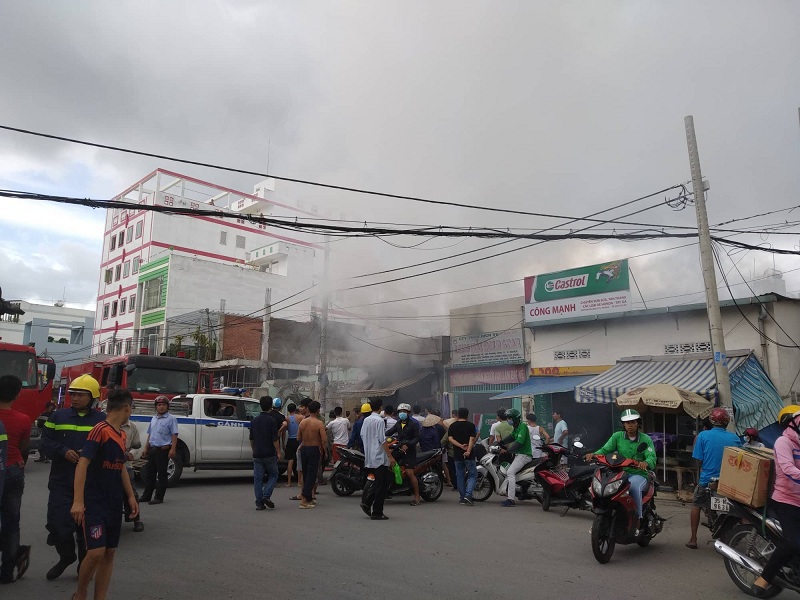 TP Hồ Chí Minh: Nổ bình gas gây cháy ở quận Tân Bình - Ảnh 5