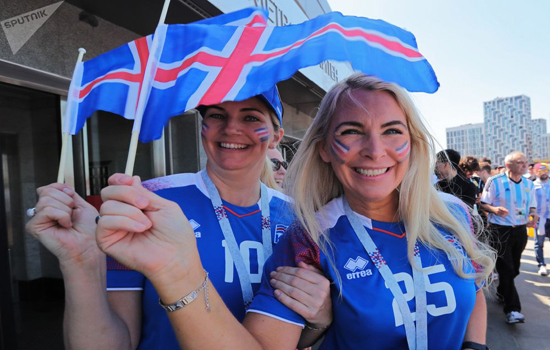 Ngắm "màu cờ, sắc áo" được vẽ trên mặt những nữ CĐV xinh đẹp tại World Cup 2018 - Ảnh 3
