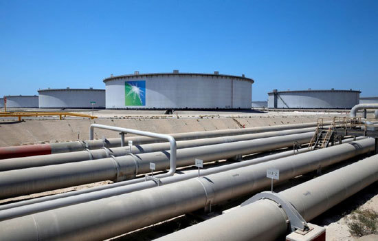 Giá dầu gần chạm mức 80 USD/thùng do lo ngại về nguồn cung toàn cầu - Ảnh 1