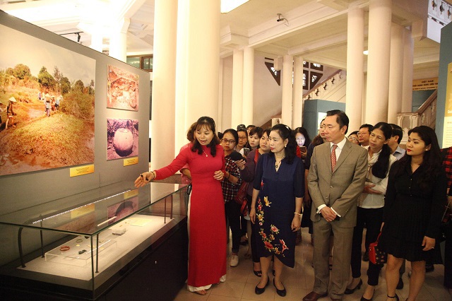 Sáng tỏ truyền thuyết Việt từ 300 báu vật khảo cổ học - Ảnh 1