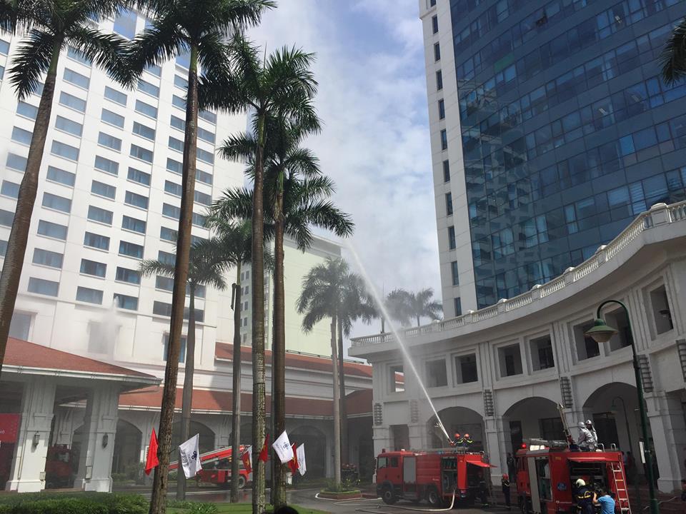 Hà Nội: Giả định cháy khách sạn Daewoo, 11 người được giải cứu - Ảnh 4