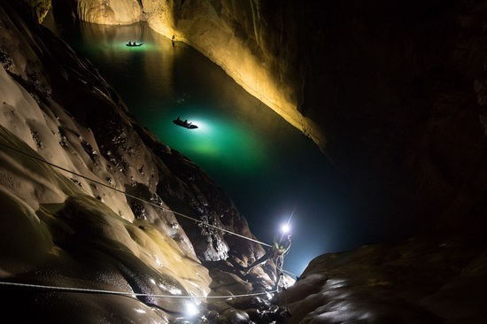 Thám hiểm sông ngầm bên trong hang Sơn Đoòng - Ảnh 1